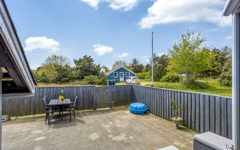 Solvejk - 800M from the Sea: Cottage, Shed, Hut, Farmhouse, Prairie, Shack, Barn, Log Cabin, Garden Buildings