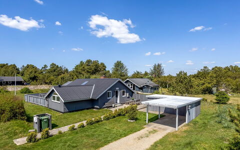 Solvejk - 800M from the Sea: Cottage, Shed, Hut, Farmhouse, Prairie, Shack, Barn, Log Cabin, Garden Buildings