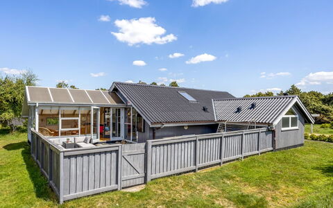 Solvejk - 800M from the Sea: Cottage, Shed, Hut, Farmhouse, Prairie, Shack, Barn, Log Cabin, Garden Buildings