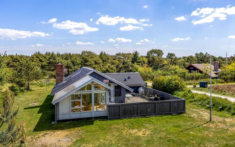 Solvejk - 800M from the Sea: Cottage, Shed, Hut, Farmhouse, Prairie, Shack, Barn, Log Cabin, Garden Buildings