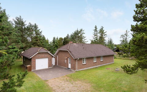 Hjalmsvider - 1Km from the Sea: Grass, House, Roof, Cottage, Home, Shrub, Farmhouse, Land Lot, Rural Area