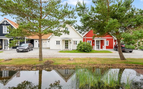 Bratko - 800M from the Sea: Cottage, Shed, Hut, Farmhouse, Prairie, Shack, Barn, Log Cabin, Garden Buildings