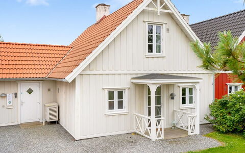 Bratko - 800M from the Sea: Cottage, Shed, Hut, Farmhouse, Prairie, Shack, Barn, Log Cabin, Garden Buildings