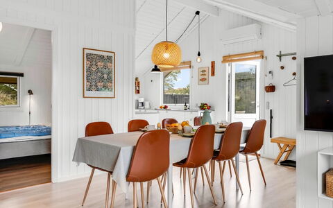 Ilsi - 1.5Km from the Sea: Wood, Interior Design, Home, Flooring, Furniture, Ceiling, Kitchen & Dining Room Table, Wood Flooring, Dining Room, Chair