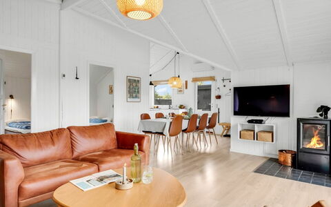 Ilsi - 1.5Km from the Sea: Wood, Ceiling, Interior Design, Home, Floor, Living Room, Wood Flooring, Hardwood, Room