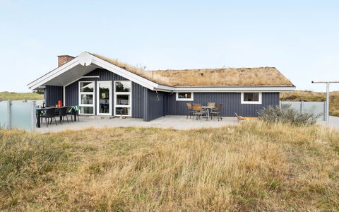 Tennie - 300M from the Sea: Cottage, Shed, Hut, Farmhouse, Prairie, Shack, Barn, Log Cabin, Garden Buildings