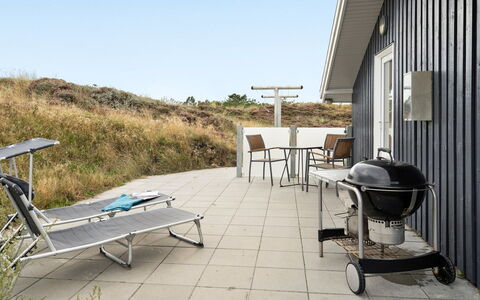 Tennie - 300M from the Sea: Cottage, Shed, Hut, Farmhouse, Prairie, Shack, Barn, Log Cabin, Garden Buildings