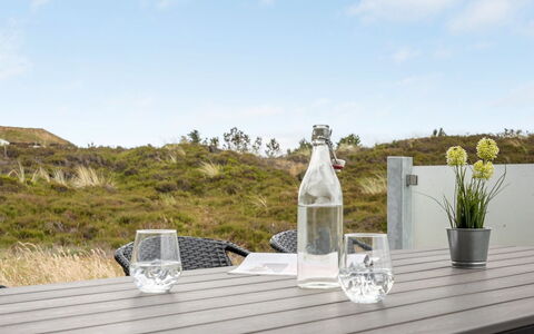 Tennie - 300M from the Sea: Cottage, Shed, Hut, Farmhouse, Prairie, Shack, Barn, Log Cabin, Garden Buildings
