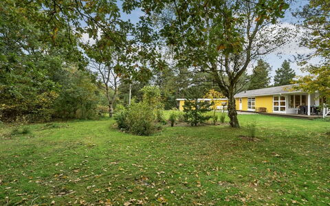 Arnelung - 1.9Km from the Sea: Shrub, Urban Design, Groundcover, Brick, Apartment, Estate, Brickwork, Balcony, Landscaping