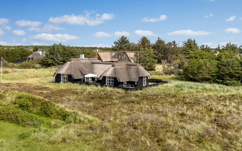 Rother - 100M from the Sea: House, Home, Roof, Residential Area, Cottage, Estate, Farmhouse, Lawn, Landscaping, Siding