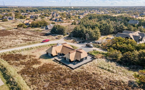 Rother - 100M from the Sea: House, Home, Roof, Residential Area, Cottage, Estate, Farmhouse, Lawn, Landscaping, Siding