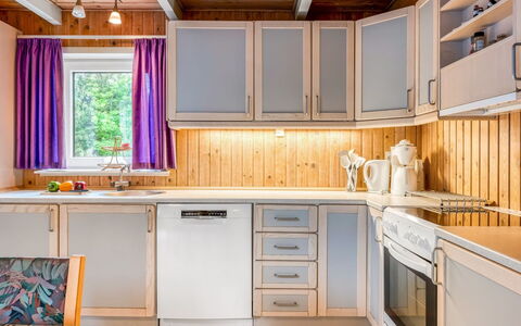 Urda - 1Km from the Sea: Kitchen, Wood, Interior Design, Countertop, Major Appliance, Kitchen Appliance, Cabinetry, Room, Furniture, Ceiling