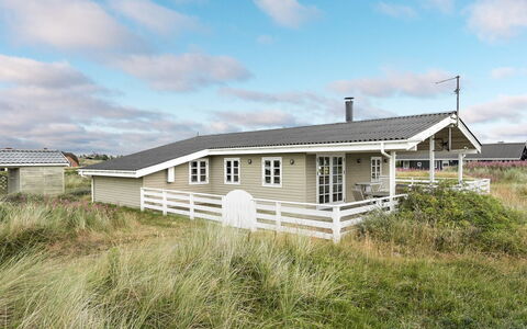 Dortea - 600M from the Sea: Roof, House, Home, Cottage, Siding, Farmhouse, Porch