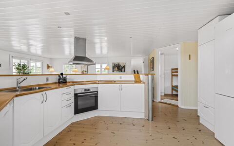 Dortea - 600M from the Sea: Flooring, Wood, Floor, Ceiling, Interior Design, Wood Flooring, Countertop, Cabinetry, Kitchen, Furniture