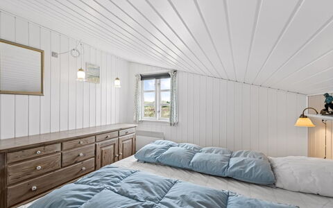 Dortea - 600M from the Sea: Ceiling, Interior Design, Wood, Bedroom, Flooring, Floor, Bed, Lighting, Bedding, Bed Sheet