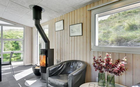Jess - from the Sea: Interior Design, Ceiling, Flooring, Furniture, Floor, Lighting, Living Room, Room, Light Fixture, Chair