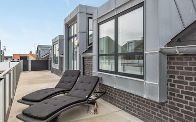 Anneka - 200M from the Sea