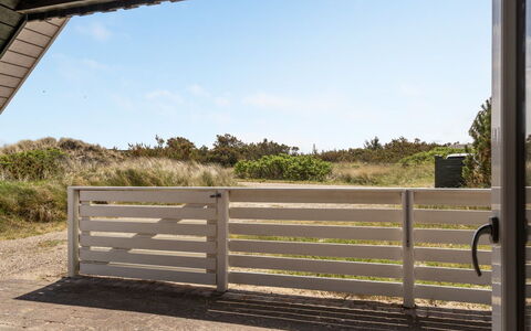Alleta - 600M from the Sea: Shrub, Urban Design, Groundcover, Brick, Apartment, Estate, Brickwork, Balcony, Landscaping
