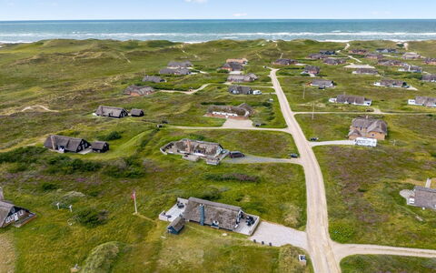 Hen - 400M from the Sea: Cottage, Garden, Siding, Garden Buildings, Shade, Yard, Backyard, Lawn, Farmhouse, Landscaping