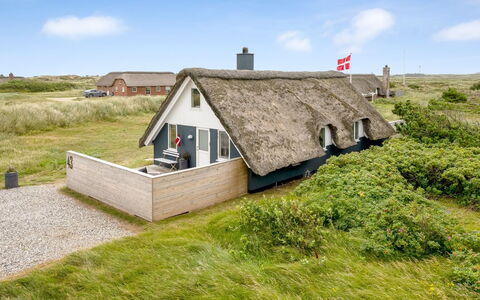 Hen - 400M from the Sea: Cottage, Home, House, Roof, Porch, Estate, Siding, Garden Buildings, Farmhouse, Yard