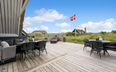 Hen - 400M from the Sea: Cottage, Home, House, Roof, Porch, Estate, Siding, Garden Buildings, Farmhouse, Yard