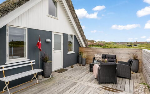 Hen - 400M from the Sea: Cottage, Home, House, Roof, Porch, Estate, Siding, Garden Buildings, Farmhouse, Yard