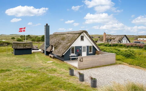 Hen - 400M from the Sea: Cottage, Home, House, Roof, Porch, Estate, Siding, Garden Buildings, Farmhouse, Yard