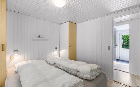 Fredger - 1.8Km from the Sea: Wood, Ceiling, Bedroom, Interior Design, Flooring, Floor, Bed, Home, Bedding, Bed Sheet