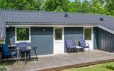 Fredger - 1.8Km from the Sea: Roof, Home, Cottage, Siding, Shade, Yard, Backyard, Garden, Garden Buildings, Lawn