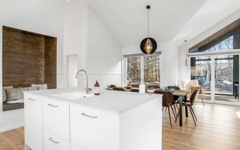 Edmond - 995M from the Sea: Flooring, Interior Design, Wood, Countertop, Ceiling, Floor, Wood Flooring, Furniture, Kitchen, Cabinetry