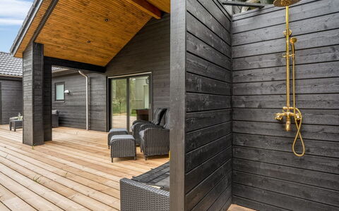 Edmond - 995M from the Sea: House, Roof, Home, Cottage, Shed, Garden Buildings, Siding, Yard, Log Cabin, Hut