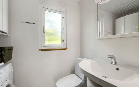 Mirva - 800M to the Fjord: Wall, Plumbing Fixture, Flooring, Wood, Floor, Toilet, Toilet Seat, Bathroom, Sink, Bathroom Sink