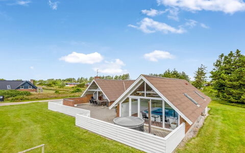 Tuomi - 900M from the Sea: Cottage, Home, House, Roof, Porch, Estate, Siding, Garden Buildings, Farmhouse, Yard