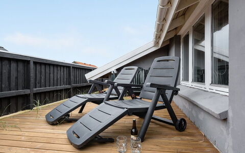 Solbritt - 330M to the Fjord: Shrub, Urban Design, Groundcover, Brick, Apartment, Estate, Brickwork, Balcony, Landscaping