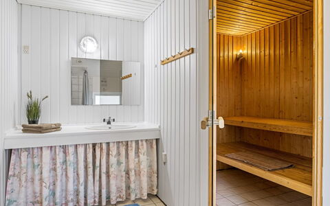 Gottfreda - 330M to the Fjord: Flooring, Plumbing Fixture, Floor, Interior Design, Bathroom, Plumbing, Tap, Ceiling, Tile, Room