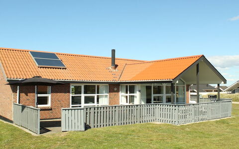Gottfreda - 330M to the Fjord: Grass, House, Roof, Home, Residential Area, Cottage, Land Lot, Lawn, Porch, Estate