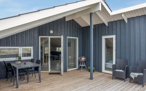 Estella - 500M to the Fjord: House, Roof, Home, Cottage, Shed, Garden Buildings, Siding, Yard, Log Cabin, Hut