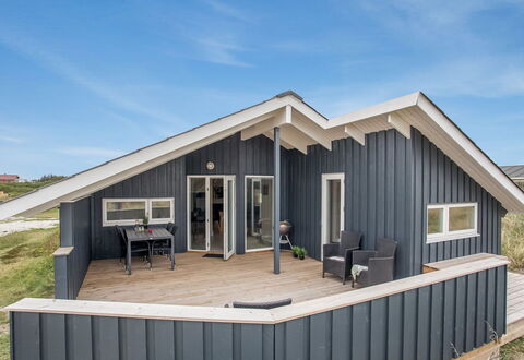 Estella - 500M to the Fjord: Grass, House, Roof, Cottage, Home, Shrub, Farmhouse, Land Lot, Rural Area