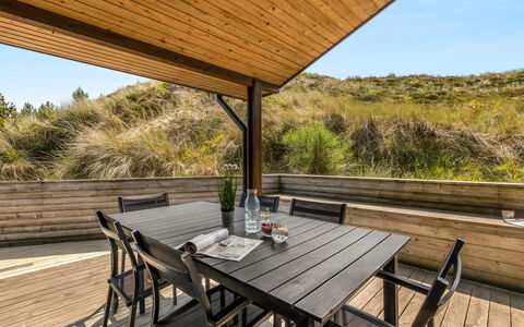 Sila - 800M from the Sea: Grass, House, Roof, Home, Cottage, Shrub, Land Lot, Rural Area, Farmhouse, Groundcover