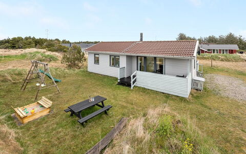 Trineke - from the Sea: Grass, House, Roof, Home, Cottage, Shrub, Land Lot, Rural Area, Farmhouse, Groundcover