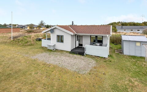 Trineke - from the Sea: Grass, House, Roof, Home, Cottage, Shrub, Land Lot, Rural Area, Farmhouse, Groundcover