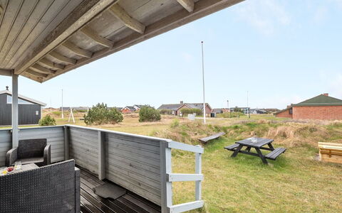 Trineke - from the Sea: Grass, House, Roof, Home, Cottage, Shrub, Land Lot, Rural Area, Farmhouse, Groundcover