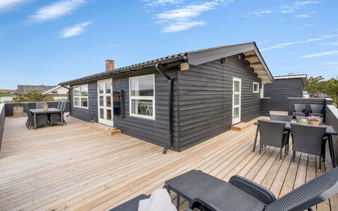 Arbnora - 400M from the Sea: Wood, House, Cottage, Home, Roof, Rural Area, Siding, Log Cabin, Garden Buildings, Hardwood