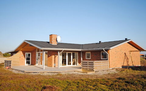 Sorella - 800M from the Sea: House, Roof, Home, Cottage, Shed, Garden Buildings, Siding, Yard, Log Cabin, Hut