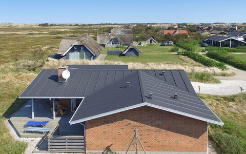Sorella - 800M from the Sea: House, Roof, Home, Cottage, Shed, Garden Buildings, Siding, Yard, Log Cabin, Hut