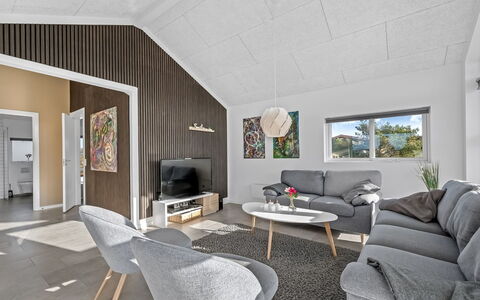 Niesina - from the Sea: Wood, Ceiling, Interior Design, Flooring, Living Room, Floor, Home, Couch, Room