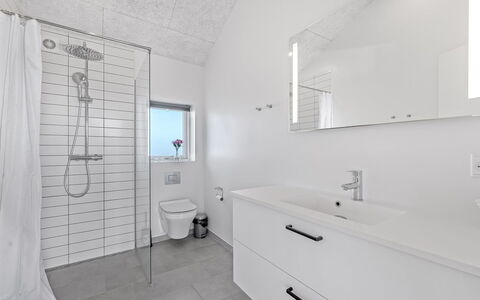 Niesina - from the Sea: Plumbing Fixture, Flooring, Floor, Interior Design, Bathroom, Plumbing, Ceiling, Tile, Tap, Sink