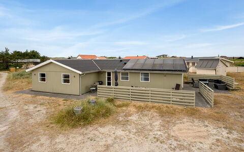 Drifa - 600M from the Sea: Roof, Land Lot, Cottage, Home, Rural Area, Shed, Siding, Garden Buildings, Log Cabin, Hut