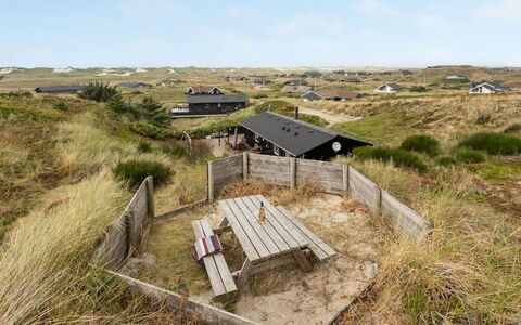 Hélène - 400M from the Sea: Plant Community, Sunlight, Herbaceous Plant, Garden, Plantation, Agriculture, Farm