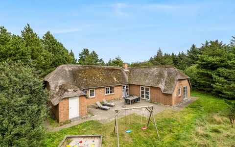 Hedi - 900M from the Sea: House, Roof, Home, Cottage, Shed, Garden Buildings, Siding, Yard, Log Cabin, Hut